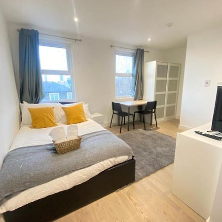 Cozy En-Suite Near Stratford London Exterior photo